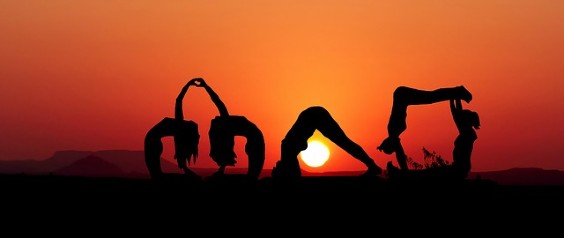 yoga schatten sonnenuntergang